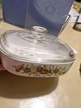 "Spice Of Life" "Shallot" Corningware White with Lid Casserole Dish